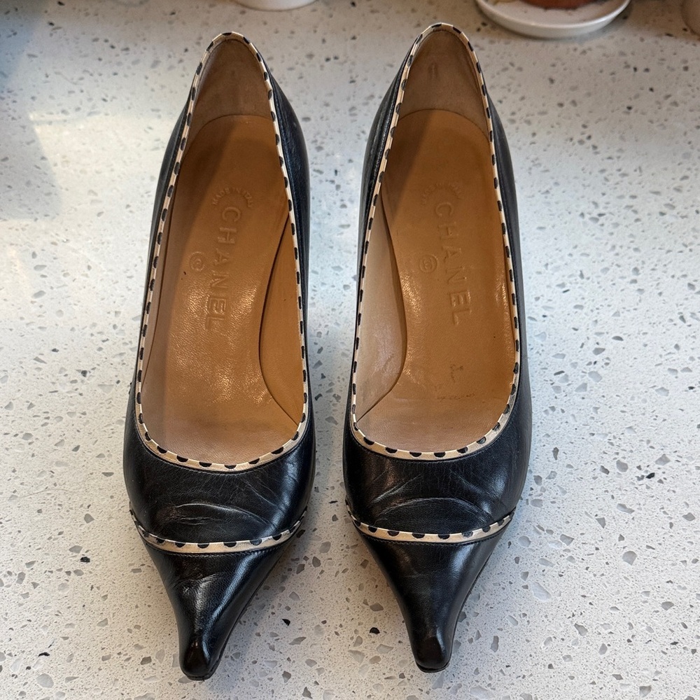 CHANEL Black and Cream Leather Pumps Kitten Heels